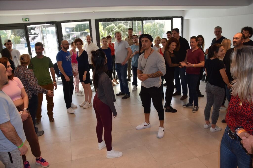 professeurs Nui et Thuy en démonstration du cours de bachata